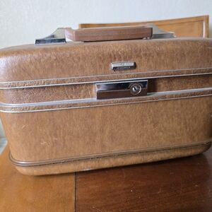 Vintage Airway train case with mirror